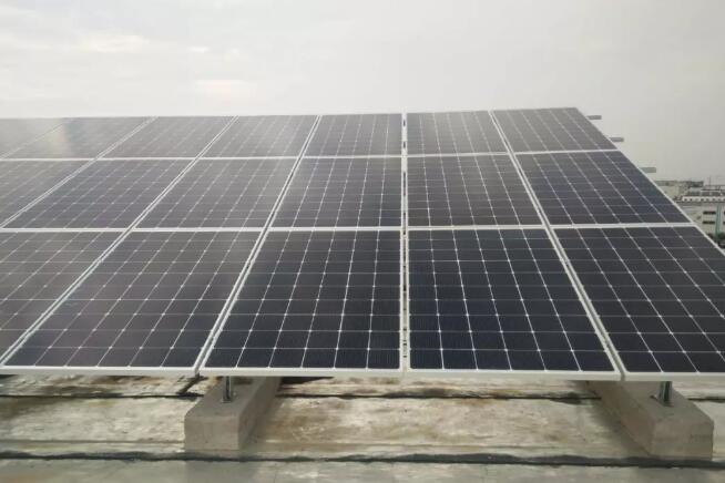 向陽(yáng)詳解太陽(yáng)能光伏發(fā)電前景光明(圖1) 太陽(yáng)能光伏發(fā)電支架圖