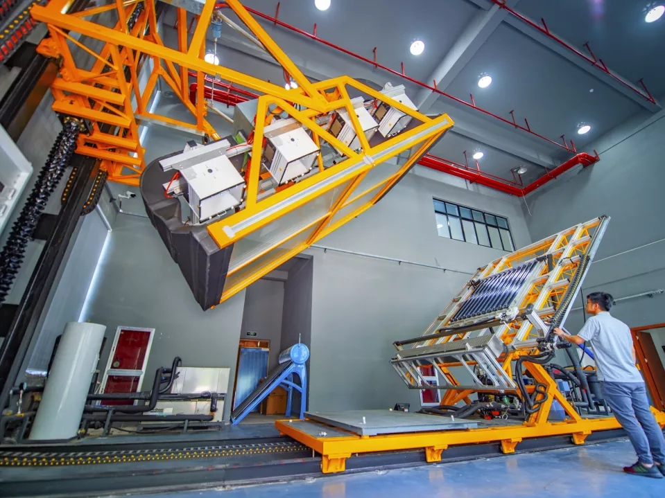 太陽(yáng)能室內(nèi)模擬光源服務(wù)企業(yè)步態(tài)穩(wěn)定一帶一路(圖1) 光源服務(wù)發(fā)電